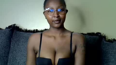 Snapshot of cocobaby_ chatting on July 5, 2026, 8:27 pm Coco online show from July 5, 2026, 8:27 pm