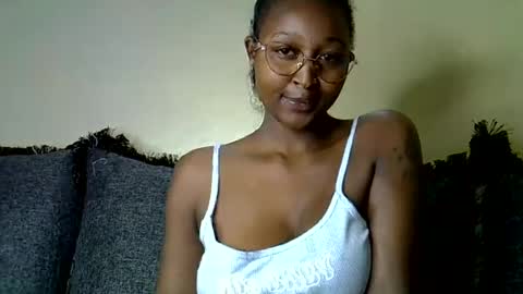 Snapshot of cocobaby_ chatting on July 7, 2026, 1:59 pm Coco online show from July 7, 2026, 1:59 pm