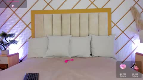    online show from October 18, 2025, 11:44 am