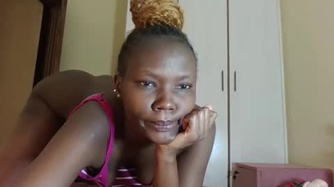 Mila independent model online show from January 9, 2026, 7:33 am