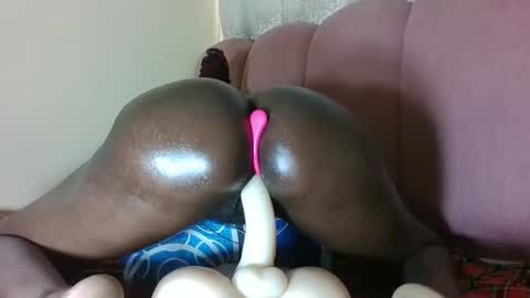 Mila independent model online show from April 11, 2026, 7:13 am