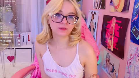 Snapshot of coconut_mia chatting on December 6, 2024, 4:36 am Mia online show from December 6, 2024, 4:36 am