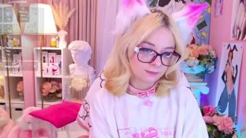 Snapshot of coconut_mia chatting on December 7, 2024, 9:00 pm Mia online show from December 7, 2024, 9:00 pm