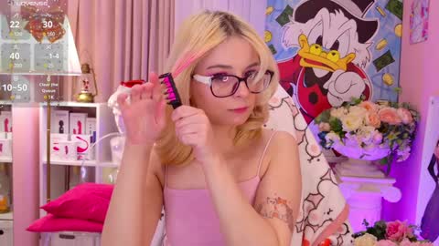 Snapshot of coconut_mia chatting on December 10, 2024, 9:22 pm Mia online show from December 10, 2024, 9:22 pm