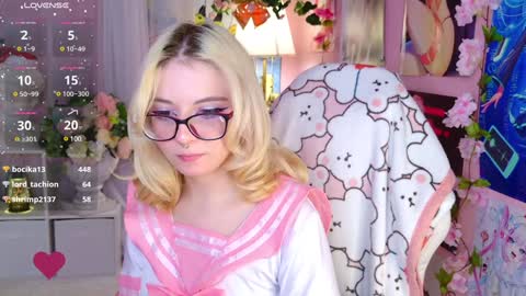 Snapshot of coconut_mia chatting on December 24, 2024, 12:00 am Mia online show from December 24, 2024, 12:00 am