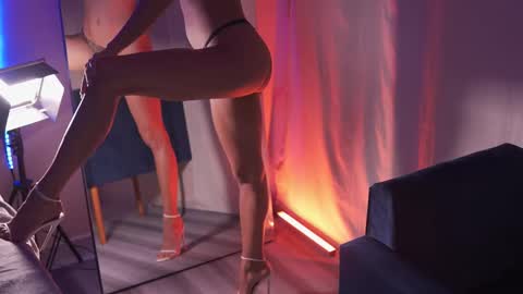 Snapshot of coconutcatin chatting on September 24, 2025, 7:39 pm Coconutcatin online show from September 24, 2025, 7:39 pm