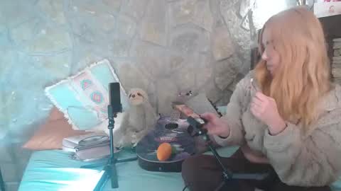 Snapshot of coconutpee chatting on November 26, 2025, 11:06 pm Pee Whore online show from November 26, 2025, 11:06 pm