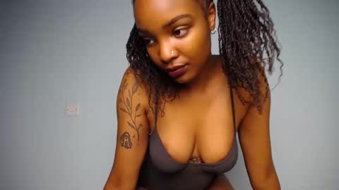 Snapshot of cocos_camera chatting on October 20, 2025, 11:32 am Coco online show from October 20, 2025, 11:32 am