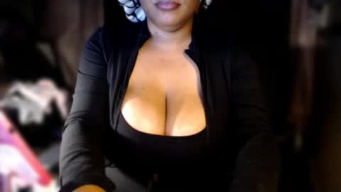 Snapshot of codenameleara chatting on July 4, 2026, 6:08 am Big Titty Leara online show from July 4, 2026, 6:08 am