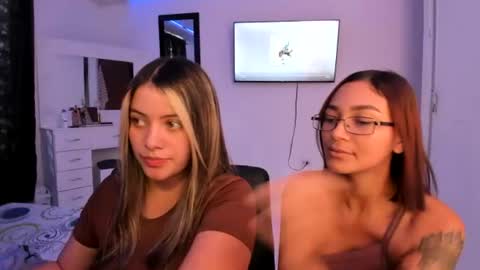 Snapshot of coffe_and_cream24 chatting on June 18, 2026, 9:08 pm Asia y Samanta online show from June 18, 2026, 9:08 pm