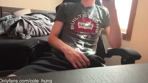 Snapshot of cole_hung chatting on July 20, 2026, 8:00 pm cole_hung online show from July 20, 2026, 8:00 pm