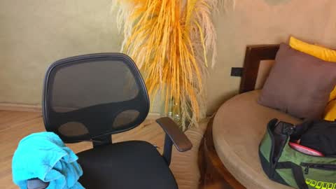 Snapshot of colethunder chatting on January 4, 2025, 7:34 pm ColeThunder online show from January 4, 2025, 7:34 pm