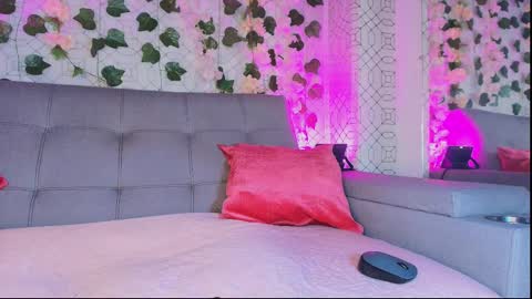 colett online show from September 12, 2025, 11:54 am