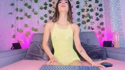 colett online show from October 11, 2025, 12:04 pm