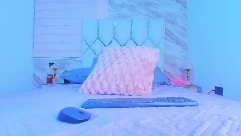 colett online show from November 19, 2025, 11:54 am