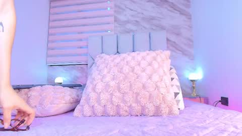 colett online show from December 15, 2025, 11:58 am