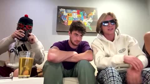 Snapshot of college_packing_8 chatting on October 8, 2025, 1:14 am college_packing_8 online show from October 8, 2025, 1:14 am