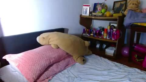 Snapshot of collette_beaufoy chatting on May 24, 2026, 6:40 am Collette online show from May 24, 2026, 6:40 am