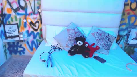 valentina online show from November 14, 2025, 12:59 pm