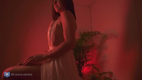 Laura online show from March 7, 2025, 3:29 am