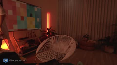 Laura online show from September 22, 2025, 1:18 am