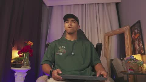 Snapshot of colstorw_ chatting on April 4, 2026, 9:40 am colstorw_ online show from April 4, 2026, 9:40 am