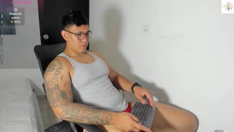 Snapshot of coltonmassif_ chatting on October 7, 2025, 3:47 am coltonmassif_ online show from October 7, 2025, 3:47 am