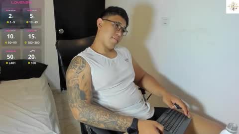 Snapshot of coltonmassif_ chatting on October 8, 2025, 4:54 am coltonmassif_ online show from October 8, 2025, 4:54 am