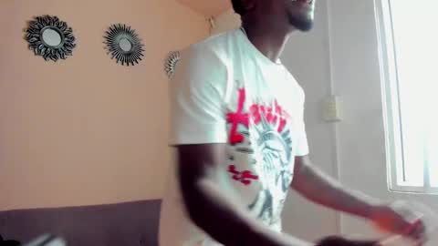 Snapshot of compton_01 chatting on September 29, 2025, 2:44 pm COMPTON online show from September 29, 2025, 2:44 pm