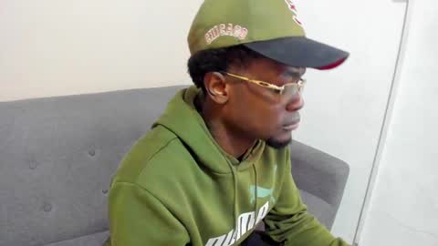 Snapshot of compton_01 chatting on September 30, 2025, 12:21 pm COMPTON online show from September 30, 2025, 12:21 pm