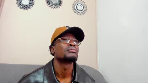 Snapshot of compton_01 chatting on October 5, 2025, 12:58 pm COMPTON online show from October 5, 2025, 12:58 pm