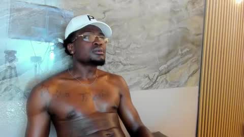 Snapshot of compton_01 chatting on October 17, 2025, 5:54 am COMPTON online show from October 17, 2025, 5:54 am