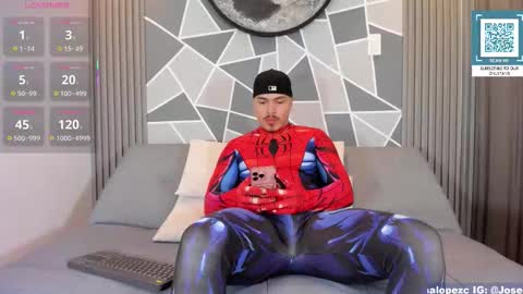 Snapshot of confi17_latin chatting on October 28, 2025, 12:03 am Damian and Daniel online show from October 28, 2025, 12:03 am