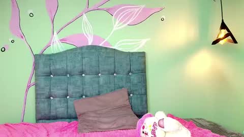 Snapshot of connie_bell chatting on March 4, 2025, 3:15 pm C O N N I E online show from March 4, 2025, 3:15 pm