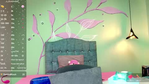 Snapshot of connie_bell chatting on March 11, 2025, 6:52 pm C O N N I E online show from March 11, 2025, 6:52 pm