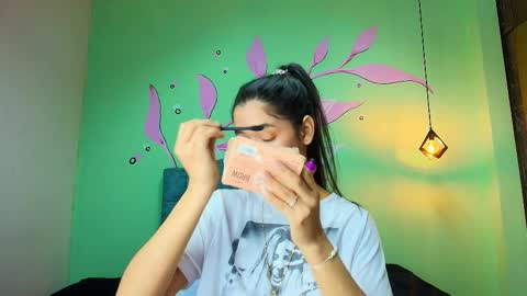 C O N N I E online show from November 28, 2025, 2:53 pm