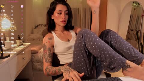 connie    online show from December 3, 2024, 9:55 am