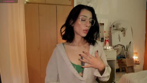 connie    online show from December 29, 2024, 1:06 pm