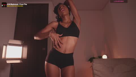   independent model online show from December 30, 2024, 11:17 pm