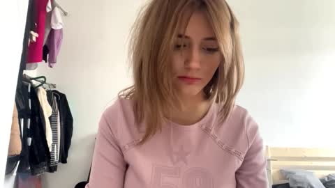 Snapshot of constancefanny chatting on February 13, 2026, 12:01 pm Amelia online show from February 13, 2026, 12:01 pm