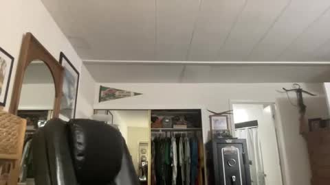 cookoosnest online show from October 4, 2025, 4:43 am