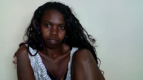 coquine_lara online show from April 26, 2026, 7:11 pm