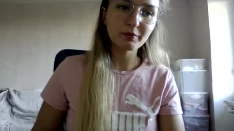 Snapshot of cora_fora chatting on September 13, 2025, 2:28 pm cora_fora online show from September 13, 2025, 2:28 pm
