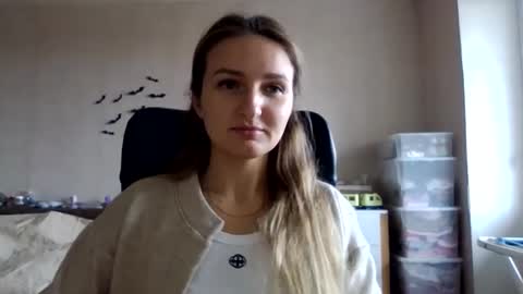 cora_fora online show from October 15, 2025, 8:14 am