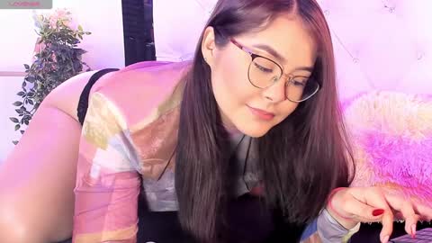 Cora  online show from December 8, 2024, 3:24 pm