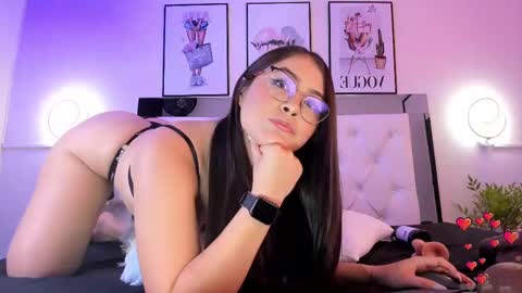 Cora  online show from February 11, 2025, 11:12 pm