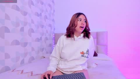 Snapshot of coraline_arts chatting on January 25, 2025, 7:18 pm Cora online show from January 25, 2025, 7:18 pm