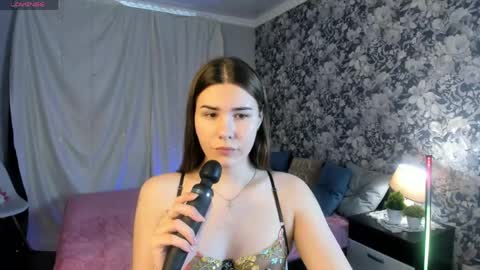 Snapshot of coraline_kitty chatting on May 31, 2026, 5:04 am Coraline online show from May 31, 2026, 5:04 am