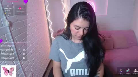Carolina  online show from September 19, 2025, 7:14 pm