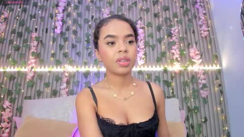 coralineross_ online show from November 21, 2025, 10:58 am